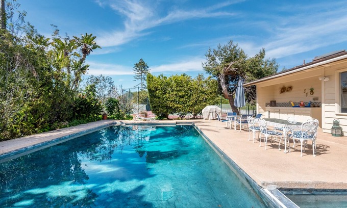 La Jolla Shores House | Pool, Foosball, Pool Table, Basketball Family Friendly, blocks from the beach!
