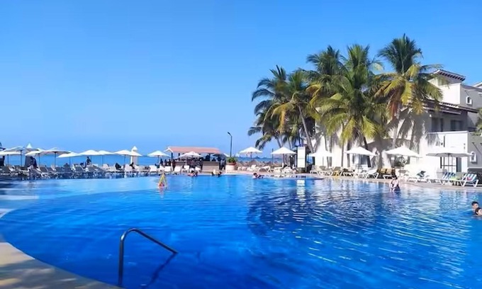 Ixtapa Villa | Pool front Villa 18 at Hotel Tesoro a few steps from the beach
