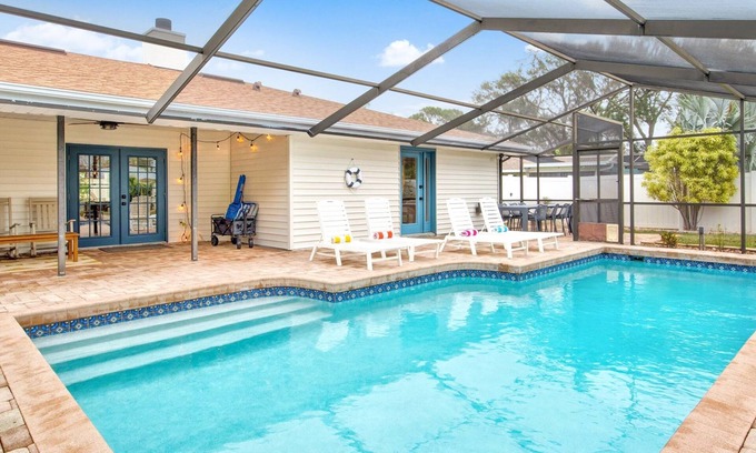 Whitfield House | Pool! game room! Near Lido Key & Downtown Sarasota