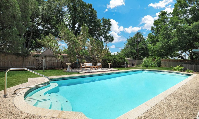 Castle Hills House | Pool Home Nr DT + River Walk + Alamo | WiFi Yard