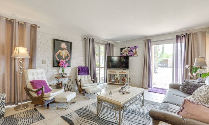 North Scottsdale Condo | Pool + Hot Tub Access! Chic Condo in Scottsdale