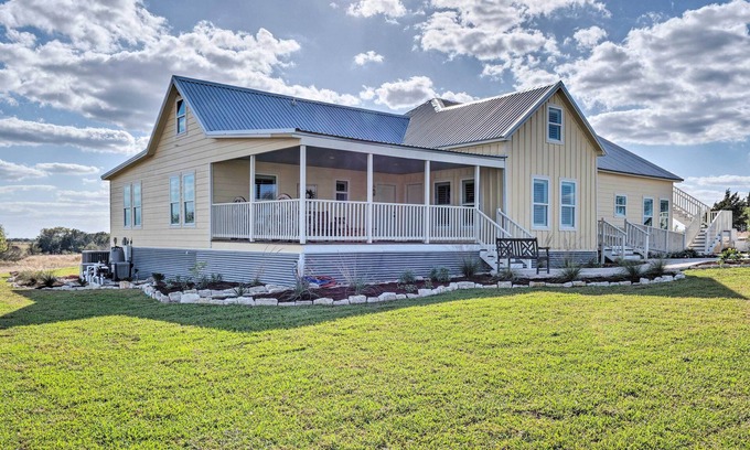 Schulenburg House | Pool, Hot Tub & Game Room: Schulenburg Retreat