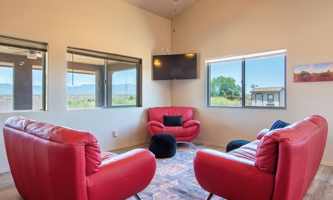 Cornville House | Pool, Hot Tub, King Bed, easy access to Sedona! @Winery Ranch by StargazerSedona