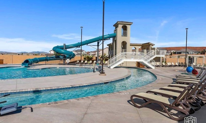 Washington House | Pool & Hot tub, Nearby Air Hockey, Pickleball!