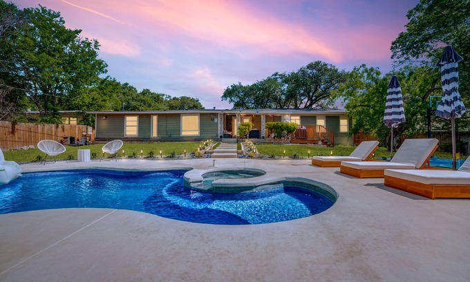 North Shearer Hills House | Pool/Hot Tub, Pickleball, Basketball, Putting Green, Xbox, and Game Room!