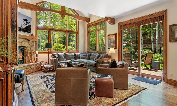 Edwards Condo | Pool/Hot Tub! Private Deck w/Firepit & Gas Grill - Walk to Slopeside Dining