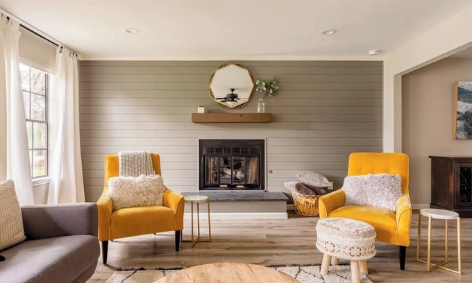 The Hermitage House | Pool/Hot Tub/Wet bar/Firepit /Sleeps 15 /2miles DT RR/Makeup Bar