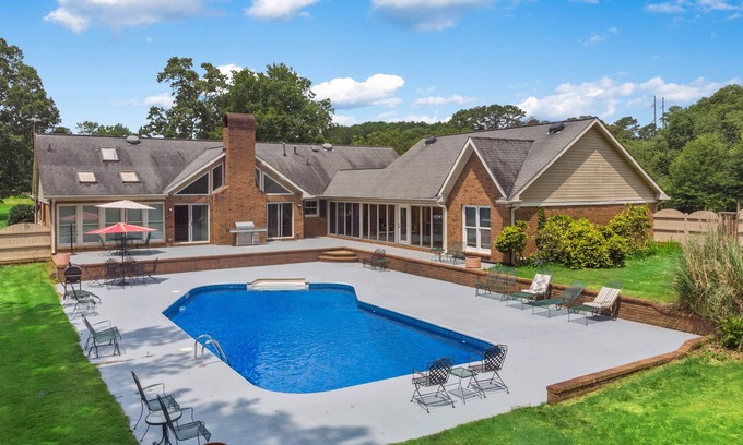 Fayetteville House | Pool House near Atlanta