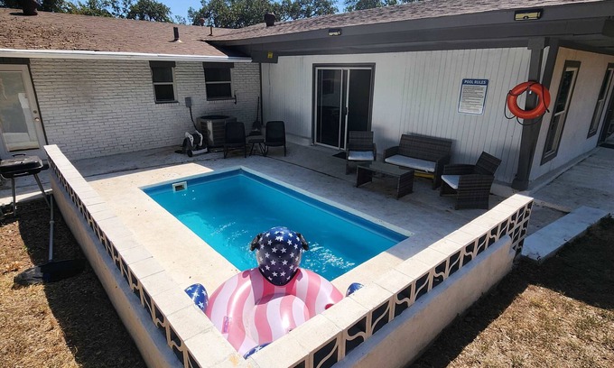 Wetmore House | Pool! Mins to Downtown & Alamo - Casa Relajante