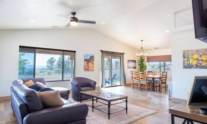 Cornville House | Pool, Sauna, Hot Tub, King size bed, BBQ, easy access to Sedona @Dark Sky Ranch!