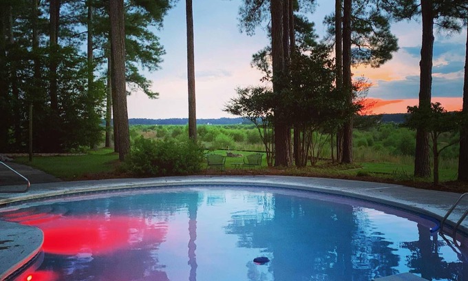 Vass House | Pool side Paradise near Fort Bragg, Pinehurst, Southern Pines, hot tub & Golf!