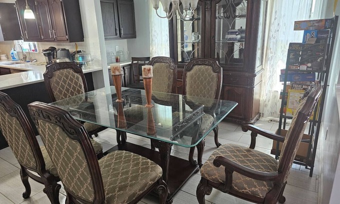Fredericksburg House | Pool Table Wifi Fireplace Mins to Hospitals no hottub