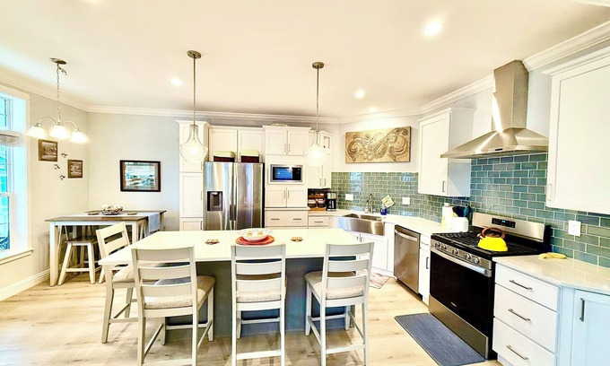 Marblehead House | Pool View Home W/Porch Clubhouse Sauna Lake Erie!
