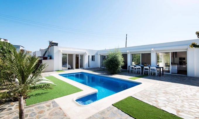 Torre de Benagalbon House | Pool Villa & Beach House