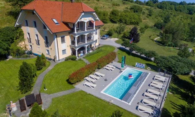 Pisece Apartment | Pool Villa Silva Marija Apartments