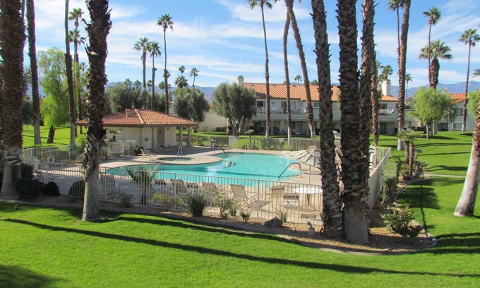 Palm Desert Condo | Poolside. 3BR Ground-Level Condo. Desert Falls Country Club. Palm Desert, CA.