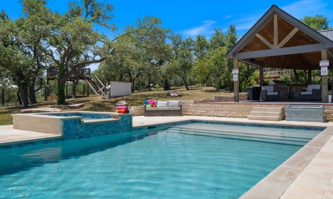 Dripping Springs Apartment | Poolside Fun! Outdoor Kitchen, Fire Pit, Treehouse