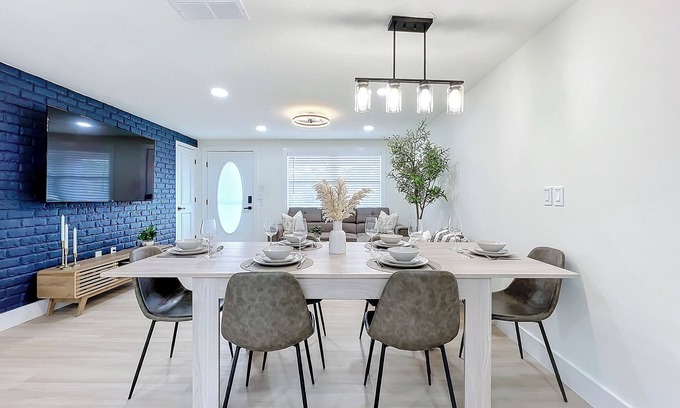Bee Ridge House | Poolside Paradise Near Siesta Key Beach