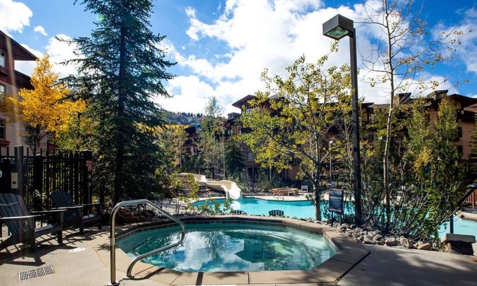 Salt Lake Mountain Resorts Condo | Poolside Pines Suite by Cottonwood Lodging