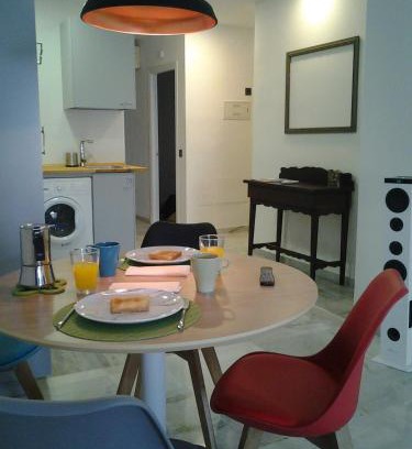 La Goleta Apartment | Pop Art House 2 Bedrooms