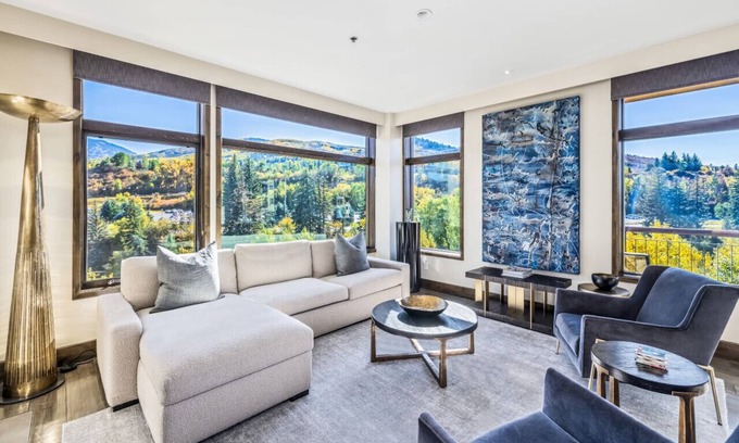 Avon Condo | Pop Art Villa Riverfront | Riverside Residence 2B