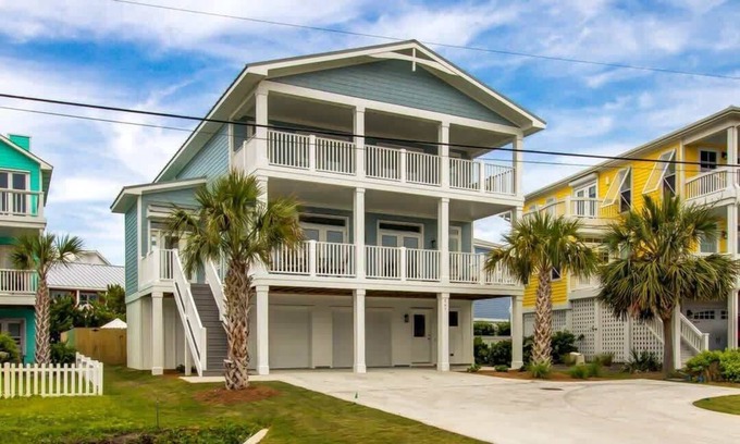 Kure Beach House | Popeye's - 6br/5.5 bath - Pool