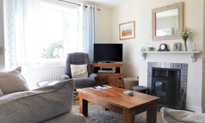 Sheringham Cottage | Poppy Cott - traditional cottage with stunning views over Beeston Common, the perfect retreat.