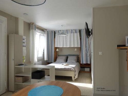 Albert Apartment | PoppySpot Studio by NomadK Ex Chez José