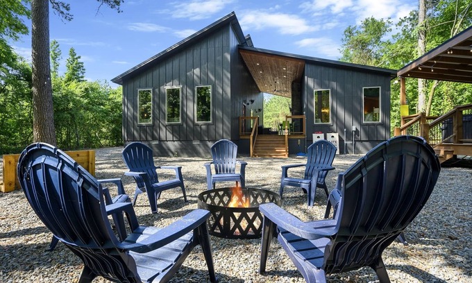 Broken Bow House | Porch Breeze|Sleeps 10|Hot Tub