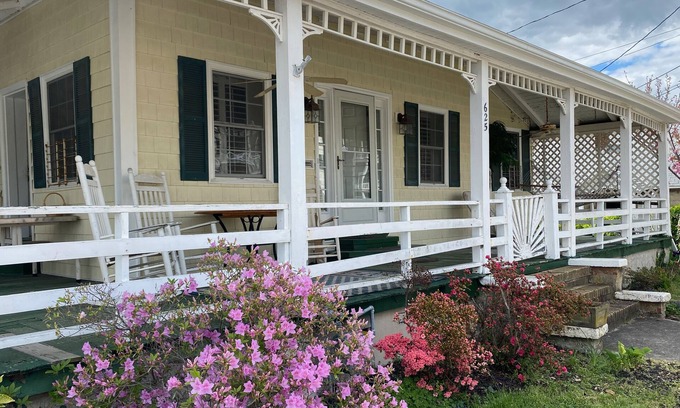 Willoughby Spit House | Porch Happy! A place to hang out by the beach!