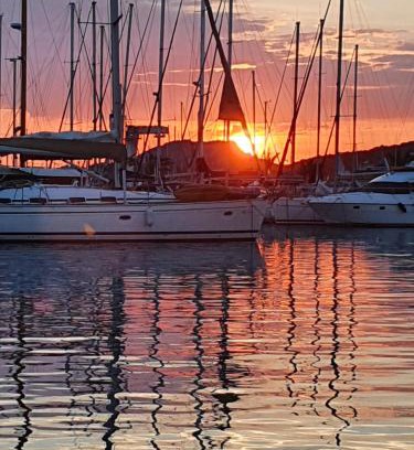 Porquerolles Boat Rental | Porquerolles - Nuit insolite à bord du Défi Fou