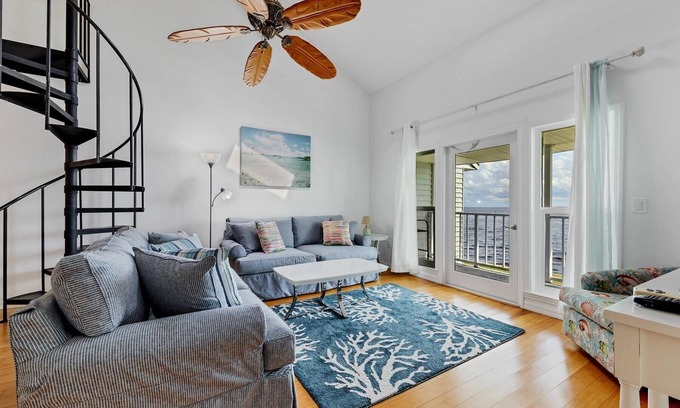 Port Charlotte Condo | Port Charlotte Private Waterfront Condo WA4410-317