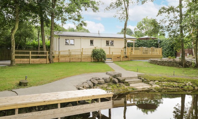 Athlone Cottage | PORT HERON LODGE, pet friendly in Glasson, County Westmeath