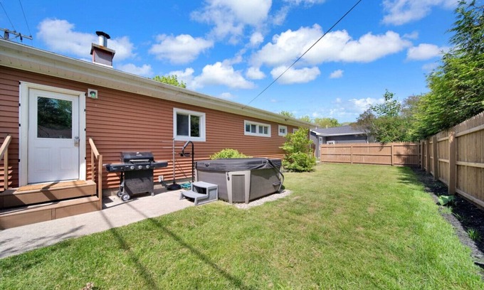 Port Sanilac House | Port Paradise Hot Tub Open! Walk 2 DT, Beach&more