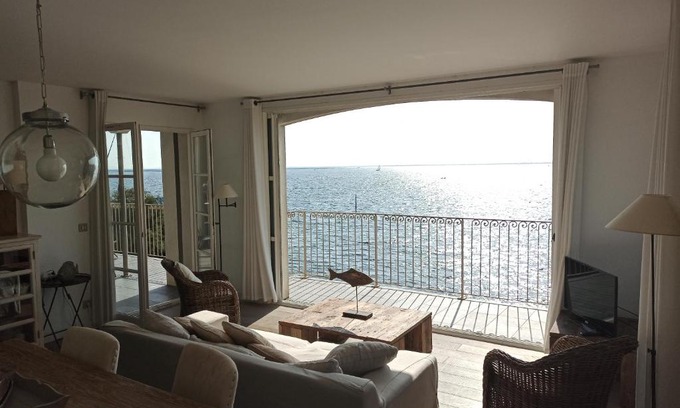 Marseillan Apartment | Port rive gauche Oyat