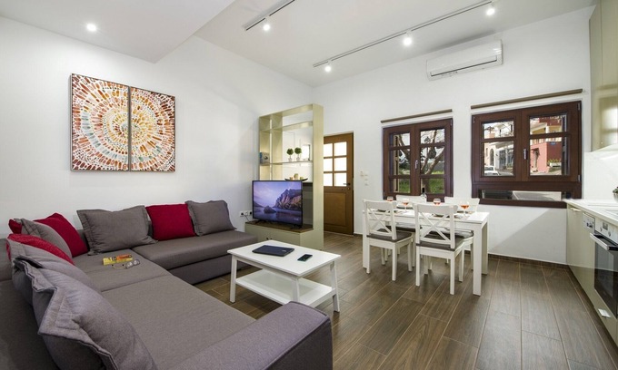Old Town House | Porta Del Mare Chania, luxury House in the heart of the old town in Chania.