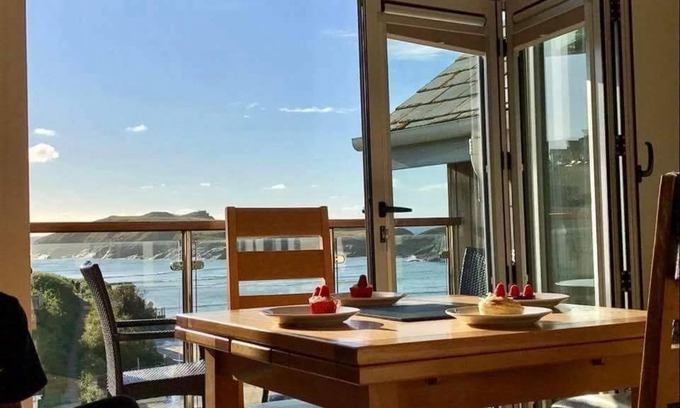 Porth Apartment | Porth Sands Beachfront Apartment