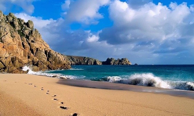 Porthcurno House | PORTHCURNO BAY VIEW, family friendly, with open fire in Porthcurno