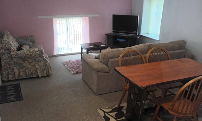 Burrington Hotel | Portsmouth Arms Hotel rooms and cottages
