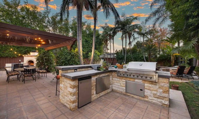 Sherman Oaks House | Posh Estate by Universal Studios