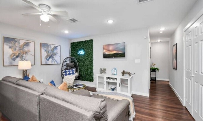 Washington Ave./ Memorial Park House | Posh HTX Getaway - Near downtown