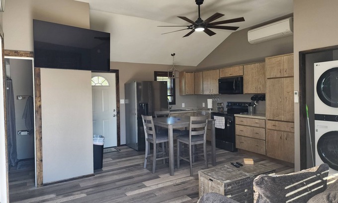 Somerville Cabin | Possum Run Cabin Comfortably Sleeps 6 People