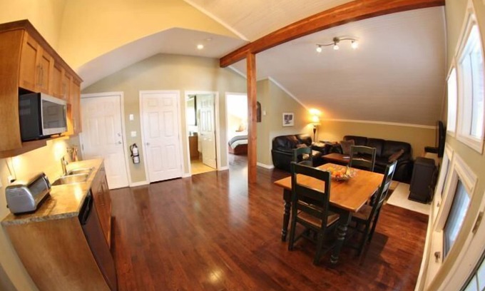 Revelstoke Apartment | Powder Pillow B&B - Luxury 1 Bedroom Suite