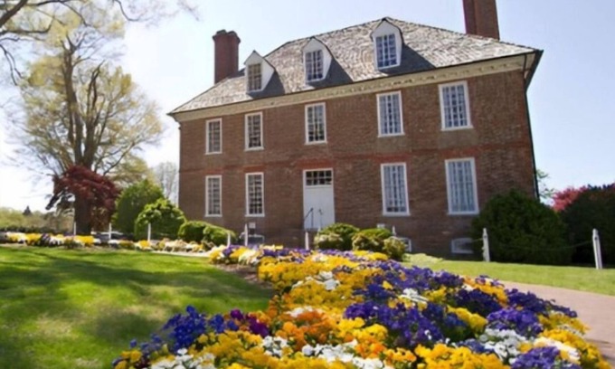 Berkeley Condo | Powhatan 2 bedroom · Historic Charm @ Powhatan! Two Bedroom Suite.