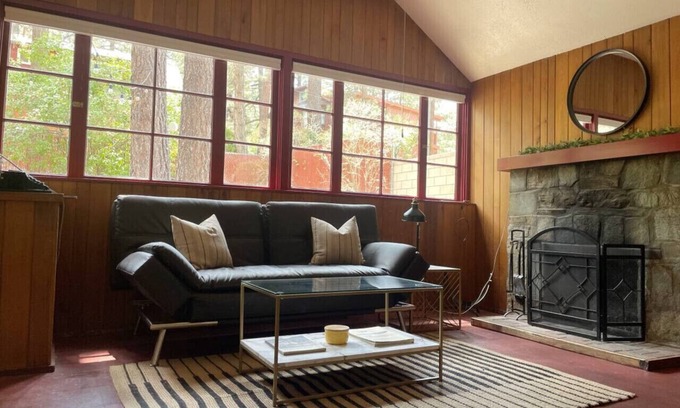 Wrightwood Cabin | PPS · Firepit, Fenced for pets, Fireplace/Peaceful Pines