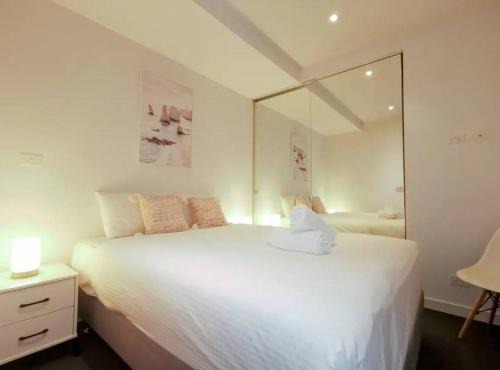 Prahran Apartment | PR126-1 BR Comfy Stay Next to Station with FREE Parking