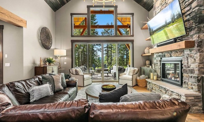 Cle Elum House | Premier 5-Star Home | Outdoor Bliss + Chef’s Kitchen & Discover More Within