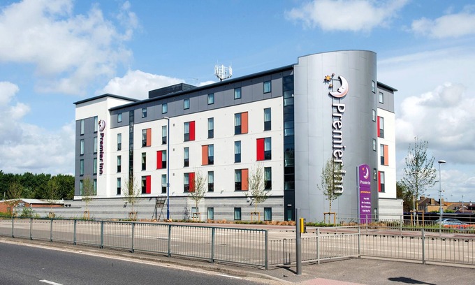Gillingham Hotel | Premier Inn Chatham/Gillingham - Vic Pier