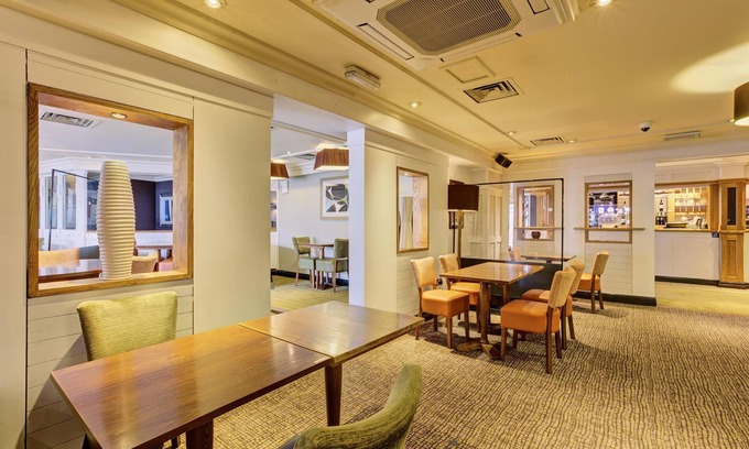 Palace Riverside Hotel | Premier Inn London Putney Bridge