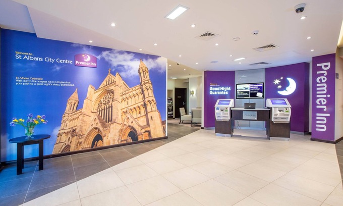 St Albans Hotel | Premier Inn St Albans City Centre